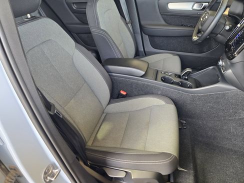 Used 2024 Volvo XC40 B5 Core image 21