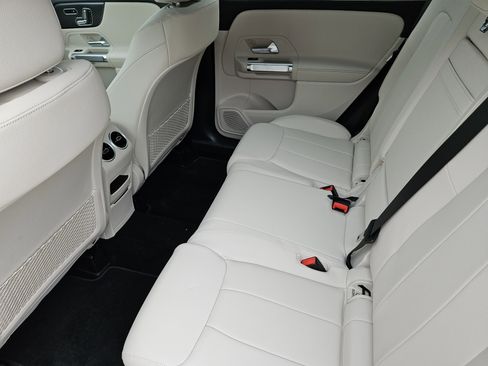 Certified 2025 Mercedes-Benz GLB 250 image 29