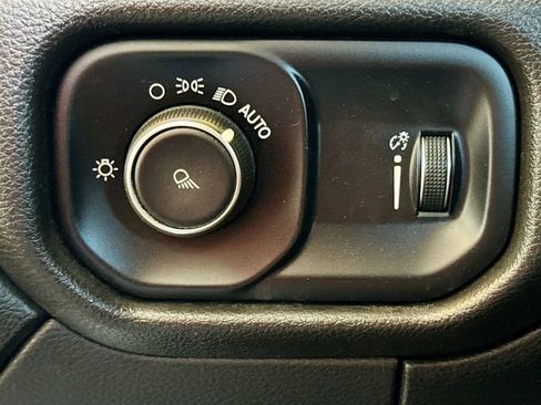 Used 2023 RAM 2500 Tradesman w/ Chrome Appearance Group image 12