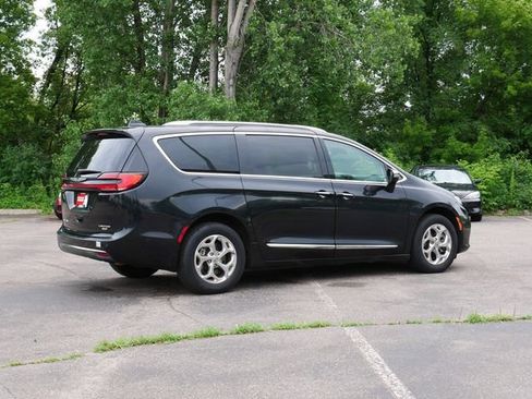 Used 2021 Chrysler Pacifica Limited w/ Premium & Safety Sphere Group AWD/4WD image 7