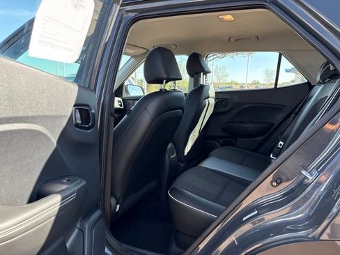 Used 2023 Hyundai Venue Limited FWD image 25