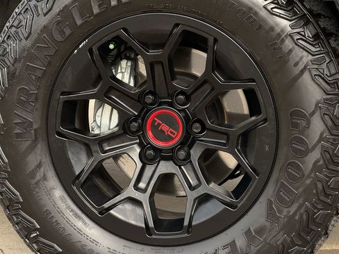 Used 2025 Toyota Tacoma TRD Pro image 9