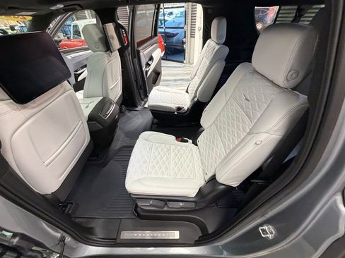 Used 2025 Cadillac Escalade ESV V image 63