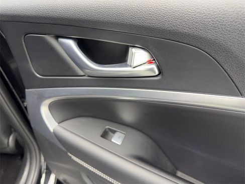 Used 2025 Genesis G70 2.5T image 43