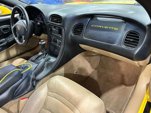 Used 2004 Chevrolet Corvette Coupe w/ Roof Package image 9