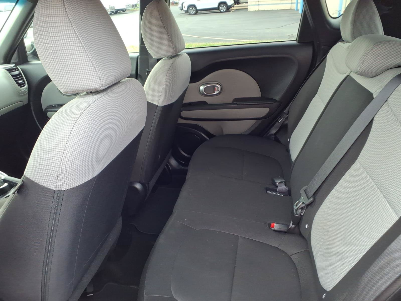 Used 2015 Kia Soul FWD image 23