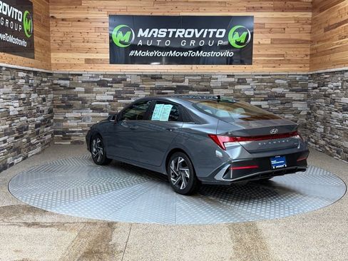 Certified 2025 Hyundai Elantra Limited FWD image 7