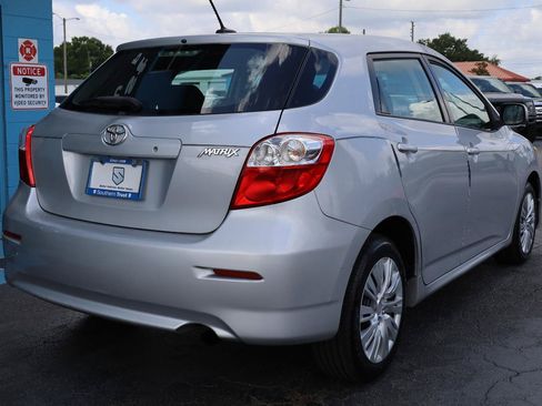 Used 2011 Toyota Matrix FWD image 4