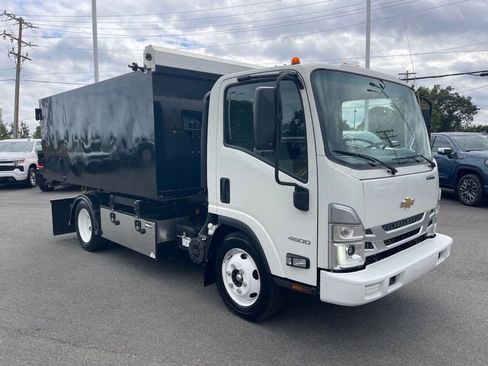 Used 2024 Chevrolet Low Cab Forward RWD image 7