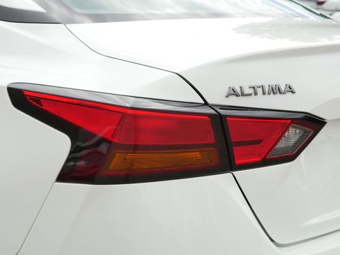 Certified 2025 Nissan Altima 2.5 S FWD image 17