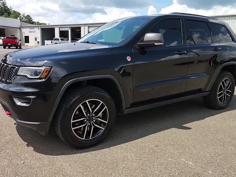 Used 2019 Jeep Grand Cherokee Trailhawk w/ Trailhawk Luxury Group image 4