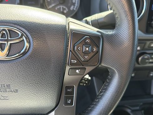 Used 2019 Toyota Tacoma TRD Off-Road w/ TRD Premium Off Road Package AWD/4WD image 17