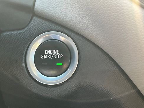 Used 2020 Chevrolet Equinox LT w/ Driver Convenience Package image 21