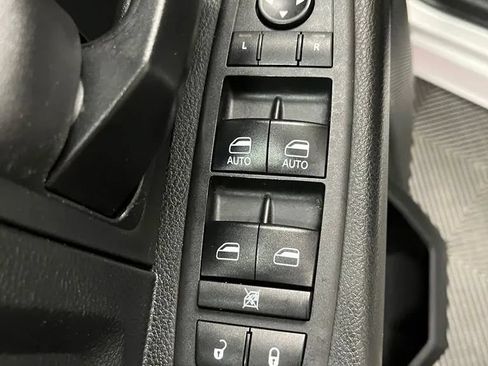 Used 2018 RAM 1500 Express AWD/4WD image 18