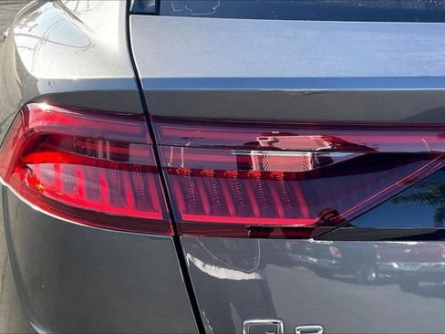 Used 2019 Audi Q8 Premium image 30