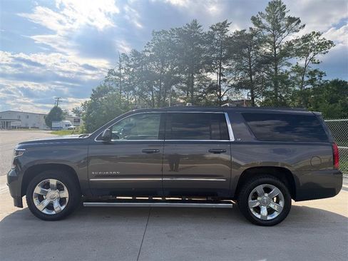 Used 2017 Chevrolet Suburban LT w/ LT Signature Package AWD/4WD image 2