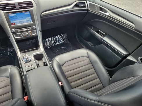 Used 2017 Ford Fusion SE w/ Equipment Group 201A AWD/4WD image 15