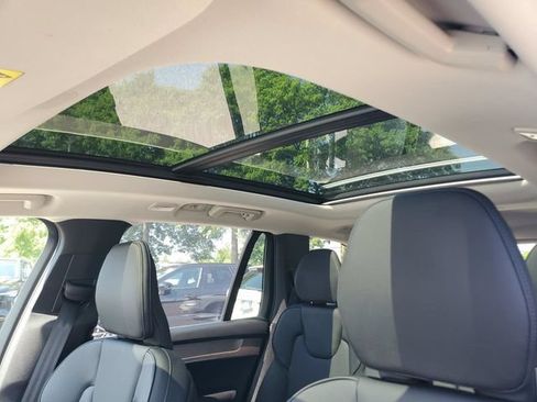 Certified 2025 Volvo XC90 B6 Plus AWD/4WD image 14