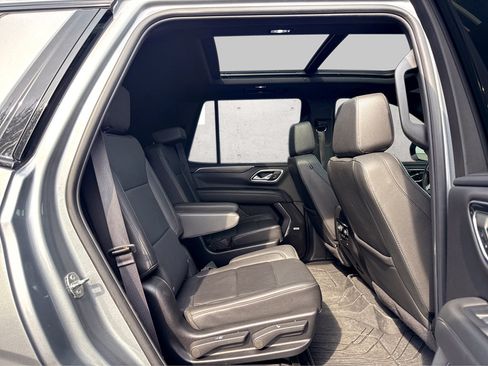 Used 2024 Chevrolet Tahoe Z71 w/ Luxury Package AWD/4WD image 8