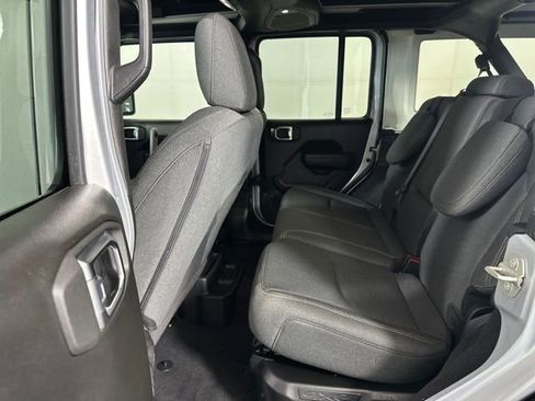 Used 2024 Jeep Wrangler Unlimited image 25