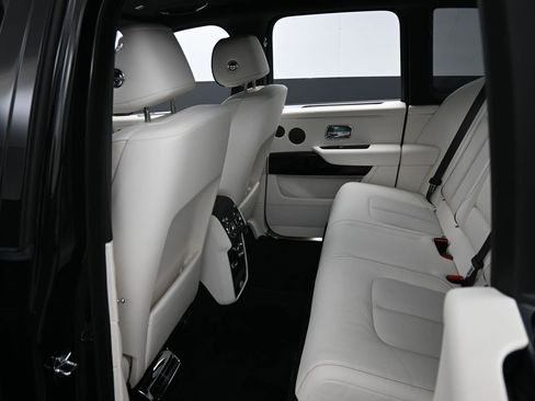 Used 2022 Rolls-Royce Cullinan image 27