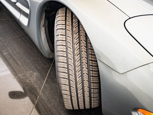 Used 2004 Chevrolet Corvette Coupe w/ Roof Package image 38