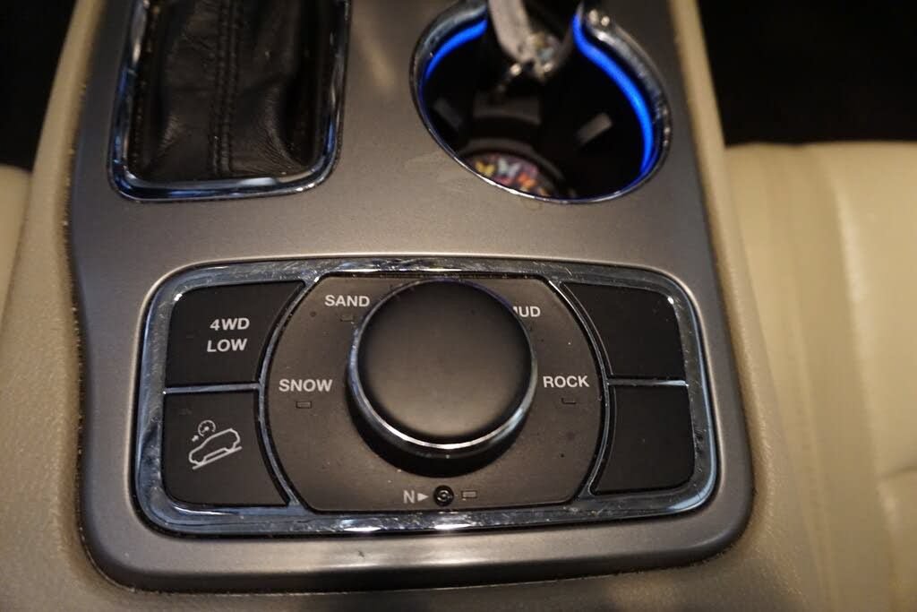 Used 2021 Jeep Grand Cherokee Limited AWD/4WD image 15