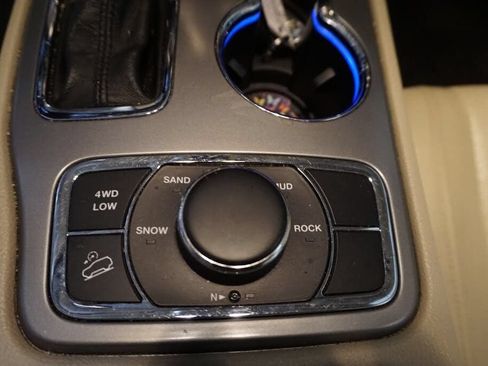 Used 2021 Jeep Grand Cherokee Limited AWD/4WD image 15