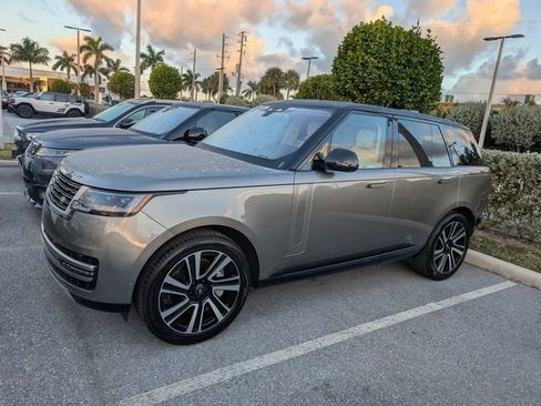 Used 2023 Land Rover Range Rover SE image 3