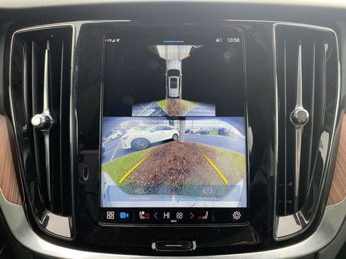 Used 2025 Volvo V60 B5 Cross Country Plus image 25