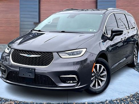 Used 2021 Chrysler Pacifica Touring-L image 12