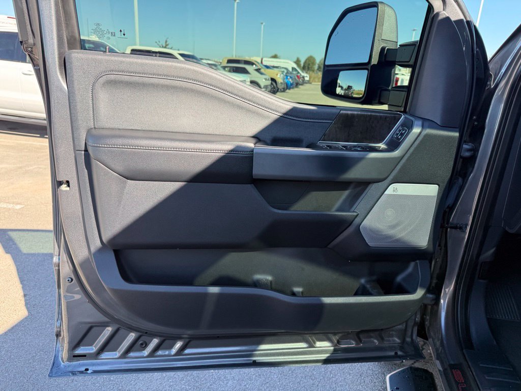 Used 2023 Ford F250 Lariat w/ Lariat Ultimate Package AWD/4WD image 7