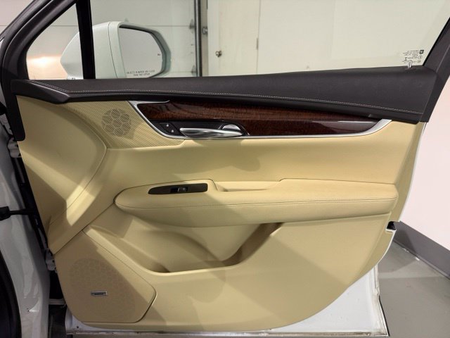 Used 2017 Cadillac XT5 Luxury w/ Driver Awareness Package FWD image 29