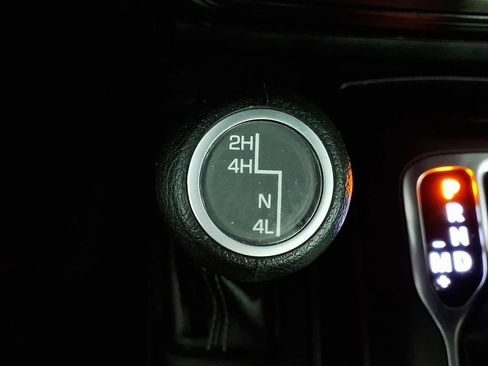 Used 2025 Jeep Gladiator Sport AWD/4WD image 16