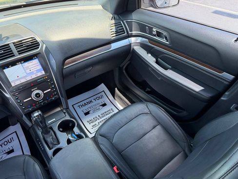 Used 2019 Ford Explorer Limited w/ Class III Trailer Tow Package FWD image 18