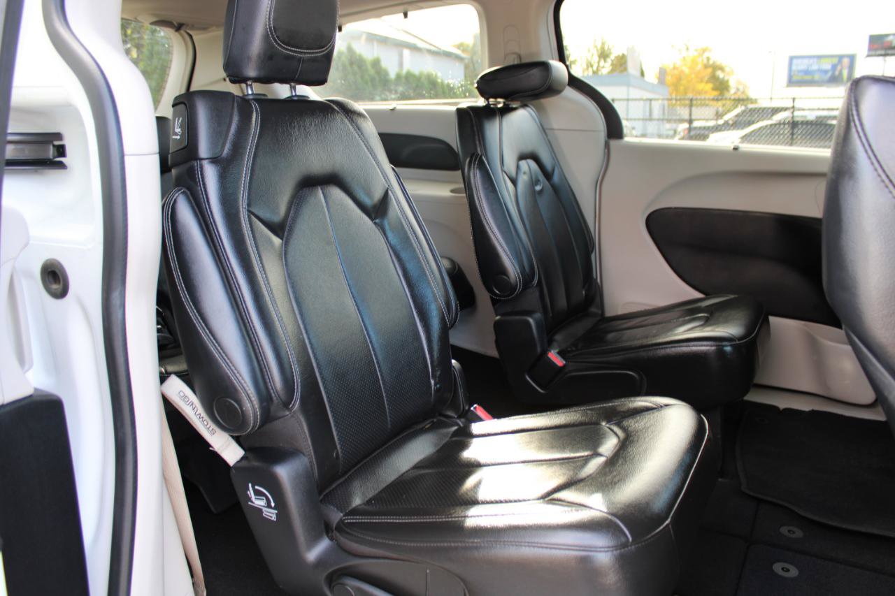 Used 2022 Chrysler Pacifica Touring-L FWD image 15