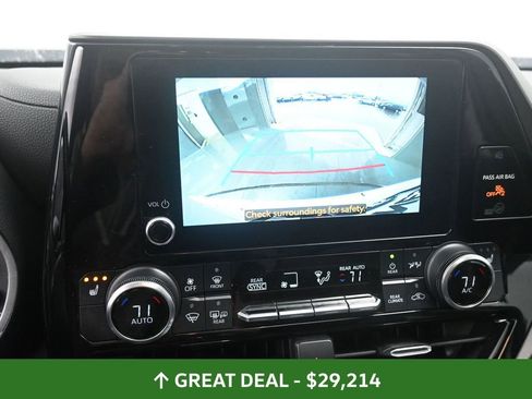 Used 2023 Toyota Highlander XLE image 38