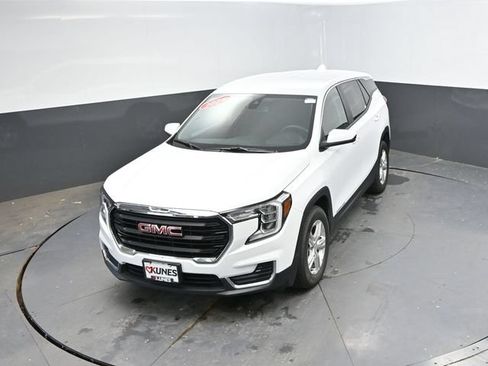 Used 2024 GMC Terrain SLE FWD image 30