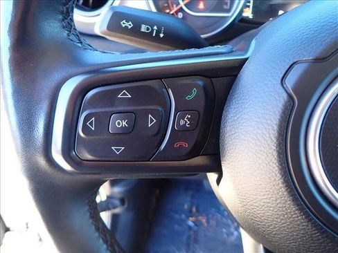 Used 2021 Jeep Gladiator Willys image 12