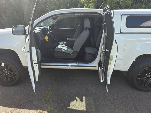 Used 2017 Chevrolet Colorado W/T w/ WT Convenience Package RWD image 10