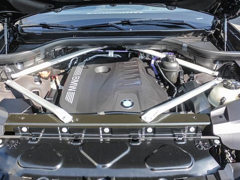 Used 2024 BMW X7 xDrive40i w/ M Sport Package image 26