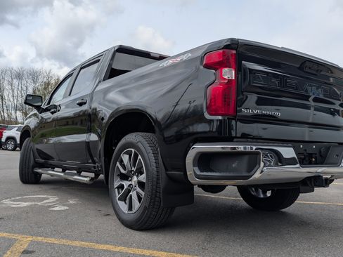 Used 2022 Chevrolet Silverado 1500 LT AWD/4WD image 7