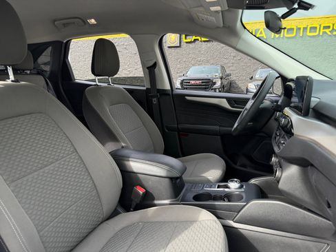 Used 2022 Ford Escape SE image 19