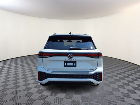 Used 2026 Volkswagen Tiguan SE R-Line AWD/4WD image 6