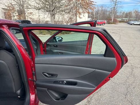 Certified 2025 Hyundai Elantra Sport w/ Cargo Package image 34