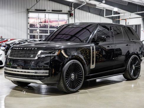 Used 2023 Land Rover Range Rover SE image 2