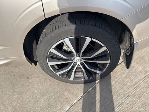 Certified 2024 Volvo XC60 B5 Plus w/ Protection Package Premier image 14
