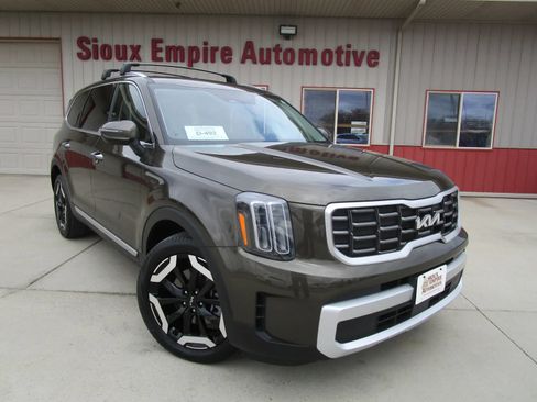 Used 2025 Kia Telluride S AWD/4WD image 1