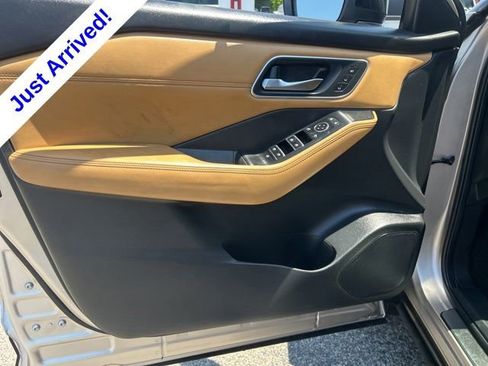 Used 2021 Nissan Rogue Platinum AWD/4WD image 11