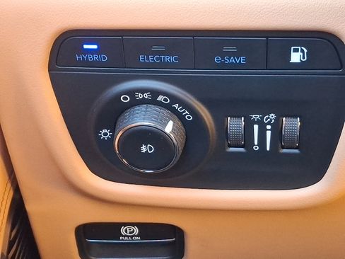 Used 2023 Jeep Grand Cherokee Summit image 24